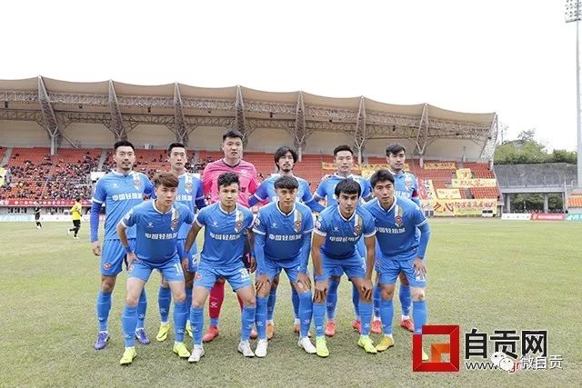 大连英博海发在雨中以3:1击败深圳新鹏城