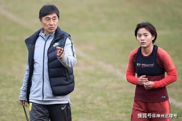 杜锋赞曾凡博潜力但对伤病表示担忧